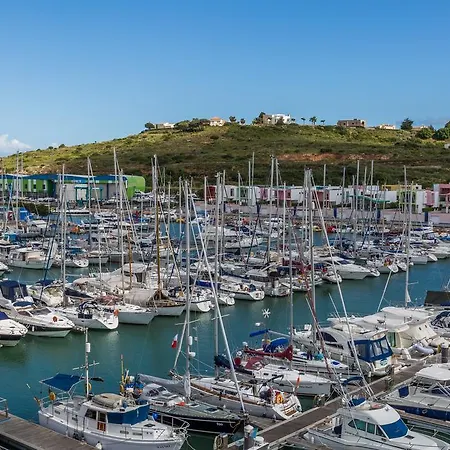 Stunning Marina View Апартаменти *