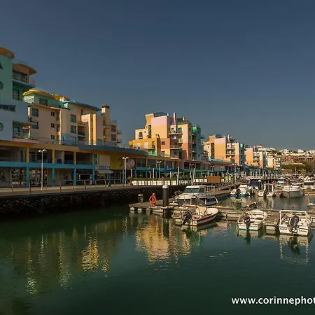 Stunning Marina View Апартаменти