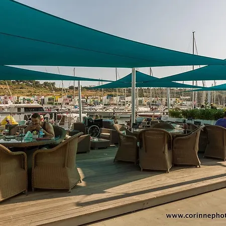 Stunning Marina View Албуфейра
